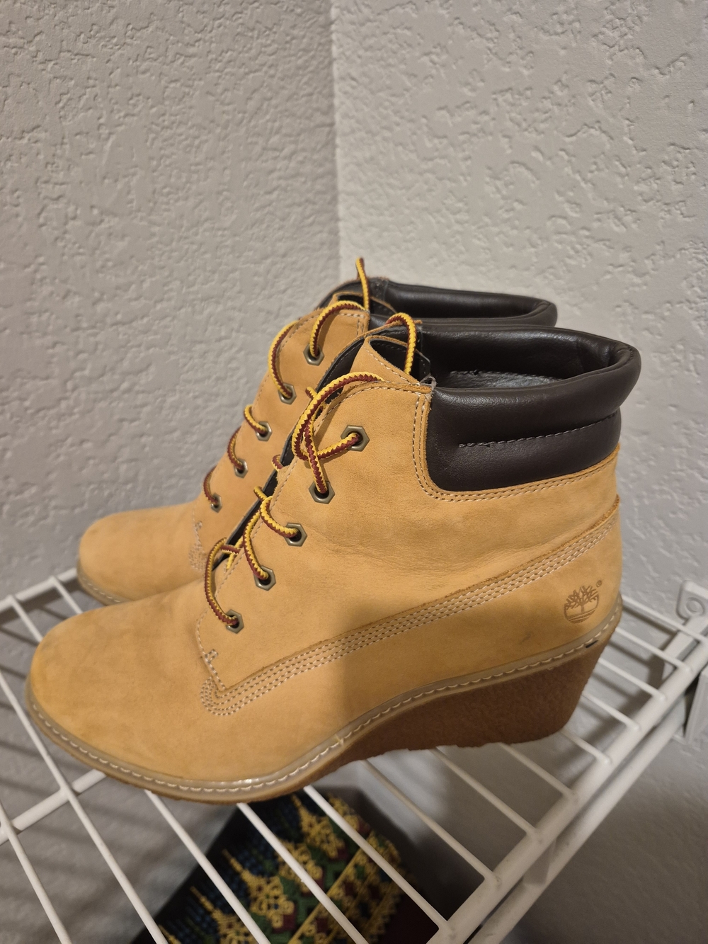 Timberland Wheat Nubuck Lace-Up Wedge Boots with Dark Collar Womens Size 8.5